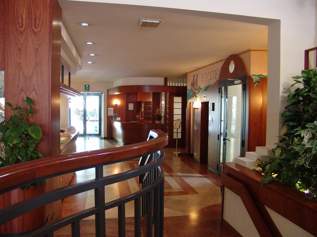 Hotel Excelsior แชร์เวีย ภายนอก รูปภาพ